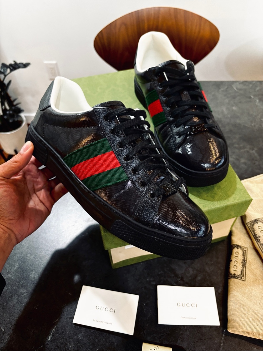 Gucci Black Leather Low-Top Sneakers with Red & Green Web